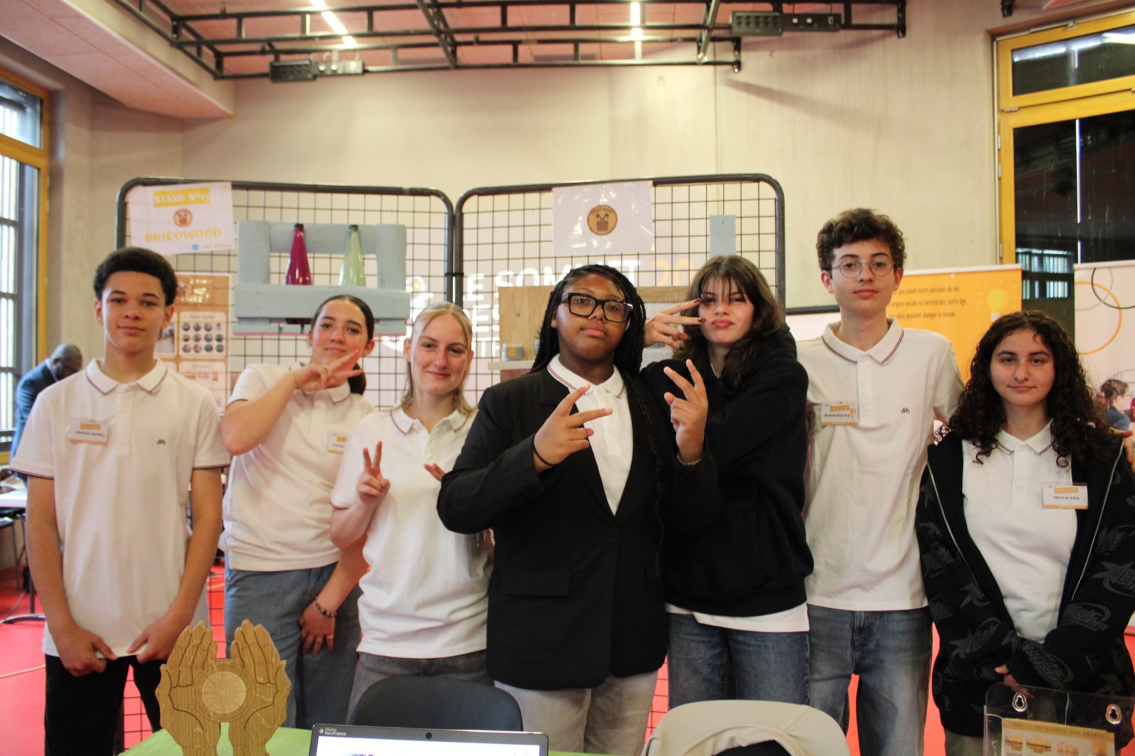 Un groupe de jeunes pendant un événement Les Idéateurs